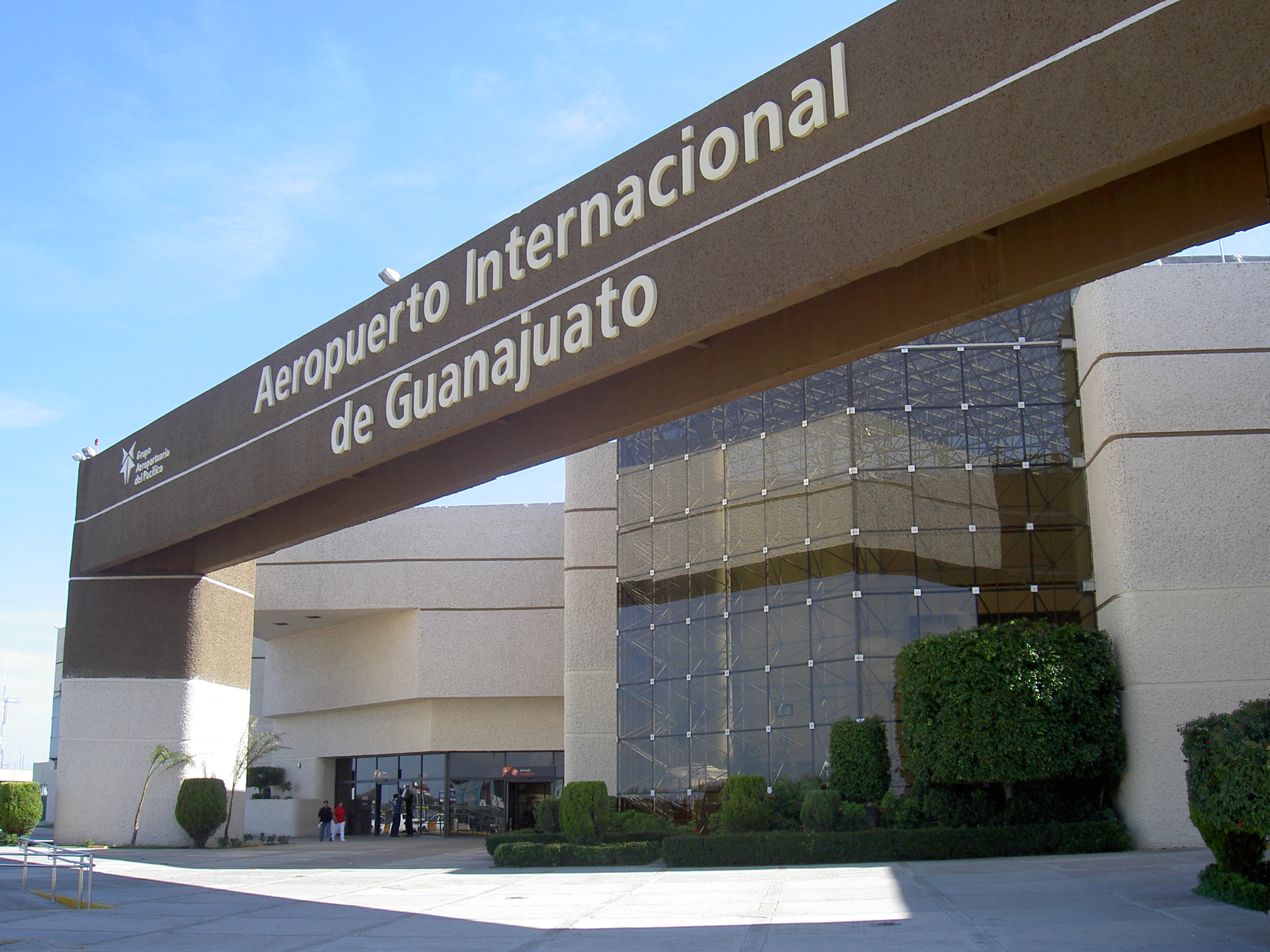 Hertz en el Aeropuerto Internacional Del Bajío - Alquiler de coches
