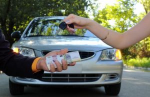 ¿Qué debo tener en cuenta para alquilar un coche?